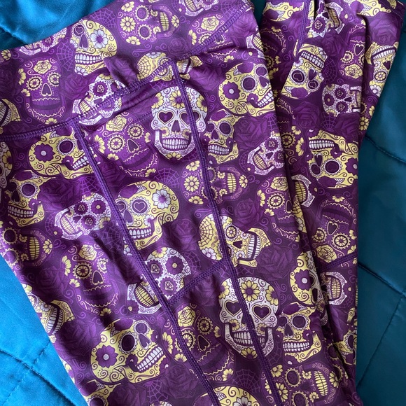 Feed Me Fight Me size Med full length leggings - Picture 2 of 3